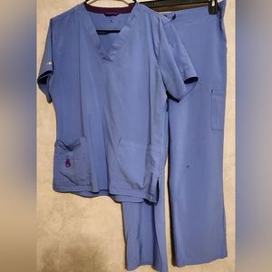 Carharrt Medium Petite Scrubs.